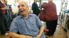 Самый старый парикмахер в мире умудряется обслуживать по 30 клиентов в день. Фото