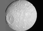 Зонд «Кассини» сфотографировал Звезду Смерти