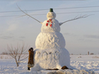 Небывалых размеров снеговик появился в Ровно. Фото
