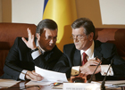 Янукович мило беседует с Ющенко