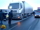 Две фуры организовали огромную пробку в районе Петровки. Фото