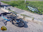 Киевлянка на велосипеде взяла легковушку на таран. Фото