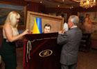 Януковичу на день рождения подарят самого себя. Фото