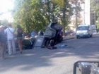 В центре Днепропетровска огромный грузовик ушел под землю. Фото с места событий