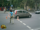 В Киеве пьяный уголовник специально бросался под колеса, чтоб заработать деньжат. Фото