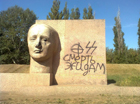 Полтавские вандалы осквернили памятник Скорбящей матери. Фото