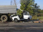 На Херсонщине лихач на «Жигулях» влетел в припаркованный «ЗИЛ», погубив троих людей. Фото