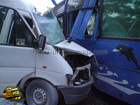 На Днепропетровщине лбами ударились два автобуса. В результате аварии погиб младенец. Фото