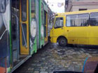 Во Львове маршрутка протаранила трамвай. Без жертв не обошлось. Фото