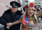 Двое активисток FEMEN отсидели сутки в тюрьме. Из-за топлесс-протеста под стенами МВД. Фото