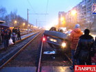 Пьяный в зюзю киевлянин перевернул на трамвайные пути свою «Тойоту». Фото