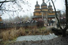 Ющенко даже в прорубь ныряет с охранниками. Фото