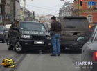 В Киеве автомобиль Госуправления Делами, выехав на встречку, разбил крутой «Лексус». Фото