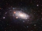 Астрономы разлгядели в созвездии Гидры галактику-блин. Фото
