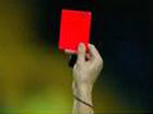 И такое, оказывается, бывает. Аргентинский судья показал 36 красных карточек за матч