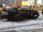 В Киеве ночью дотла сгорели две иномарки. Хозяевам не позавидуешь. Фото