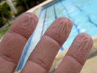 Удивительное рядом… Ученые объяснили морщинки на мокрых пальцах