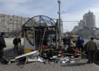 Одну из центральных площадей Киева затянуло дымом. Пожар уничтожил полностью торговый павильон. Фото