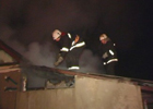 Под Киевом горела дача. Пожарные нанесли ущерб не менее существенный, чем огонь. Фото