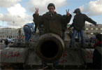 Каддафи давит оппонентов танками. Фото