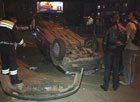Невнимательный киевлянин опрокинул свою крутую машину на крышу. Фото