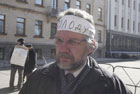«Могиляку на гілляку». На Банковой началась голодовка участников «помаранчевой революции». Фото