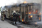 В Луганске дотла сгорел переполненный троллейбус. К счастью, пассажиры успели спастись. Фото