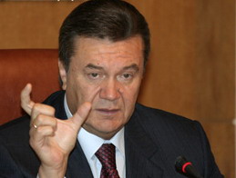 Янукович призывает политиков не провоцировать беспорядки. Ну прям, как с зеркалом поговорил