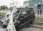 В Киеве отбойник насквозь проткнул джип. Водитель чудом выжил. Фото