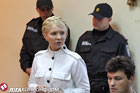 Задумчивая Тимошенко, недовольная Богословская и Шон Карр с женой под стенами суда. Третья серия «мучений» экс-премьера. Фото