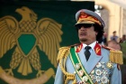 Каддафи набрался мужества и начал прятаться за женскими юбками