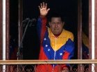 Уго Чавес пытается встать на ноги после удаления рака