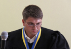 Картина маслом. В Печерском суде сломаны скамейки, «грифоны» впустили лишь журналистов, а свидетель не может перекричать Тимошенко
