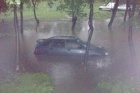 В Тернополе начался настоящий кошмар для водителей. Из-за ливней машины буквально тонут на улицах. Фото