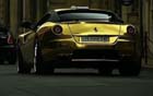 «Если б я был султан…». «Мажор» из Дубая любит покататься по улицам Лондона на золотом Ferrari. Фото