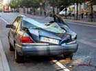 Мэр Вильнюса «оседлал» БТР и принялся давить незаконно припаркованные авто. Видать, сдали нервы у чиновника. Фото