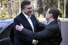 Янукович не может наговориться с Медведевым уже четвертый час подряд