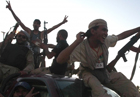Воины Каддафи переходят на сторону повстанцев. Оставшийся на свободе сын диктатора направил свое войско в центр Триполи