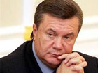 В перерывах между бегом по пенькам и бассейном, Янукович общается со своим первым учителем. И когда только работать успевает?
