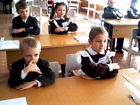 Луганским школьникам милиция приготовила сюрприз. Сегодня их просто не пустили в школу