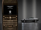 Отечественным «мажорам» эта крутая мобила из серии Aston Martin стопроцентно добавит понтов. Фото