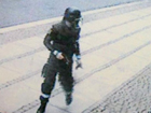 «Норвежский мясник» спокойно разгуливал с пистолетом наголо перед камерами видеонаблюдения за секунды до теракта. Фото