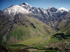 На горе Казбек найдено окровавленное тело украинского альпиниста, висящее на веревке