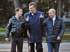 Янукович не спешит рассказывать журналистам, выпросил он у Медведева дешевый газ или нет