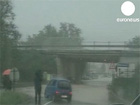 В Италии затянувшиеся ливни спровоцировали наводнение. Люди тонут в собственных автомобилях