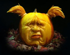 Любитель Хэллоуина научился вырезать из тыквы неимоверные вещи. Фото