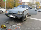 В Киеве неудачный разворот «Субару» спровоцировал серьезную аварию. Фото