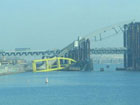 ЧП на Днепре в Киеве. С грохотом рухнул наибольший плавучий кран Европы, строивший мост через реку. Фото
