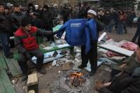 Это уже не шутки. В Донецке чернобыльцы сожгли Януковича. Фото