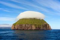 Остров, который носит корону из облаков. Фото